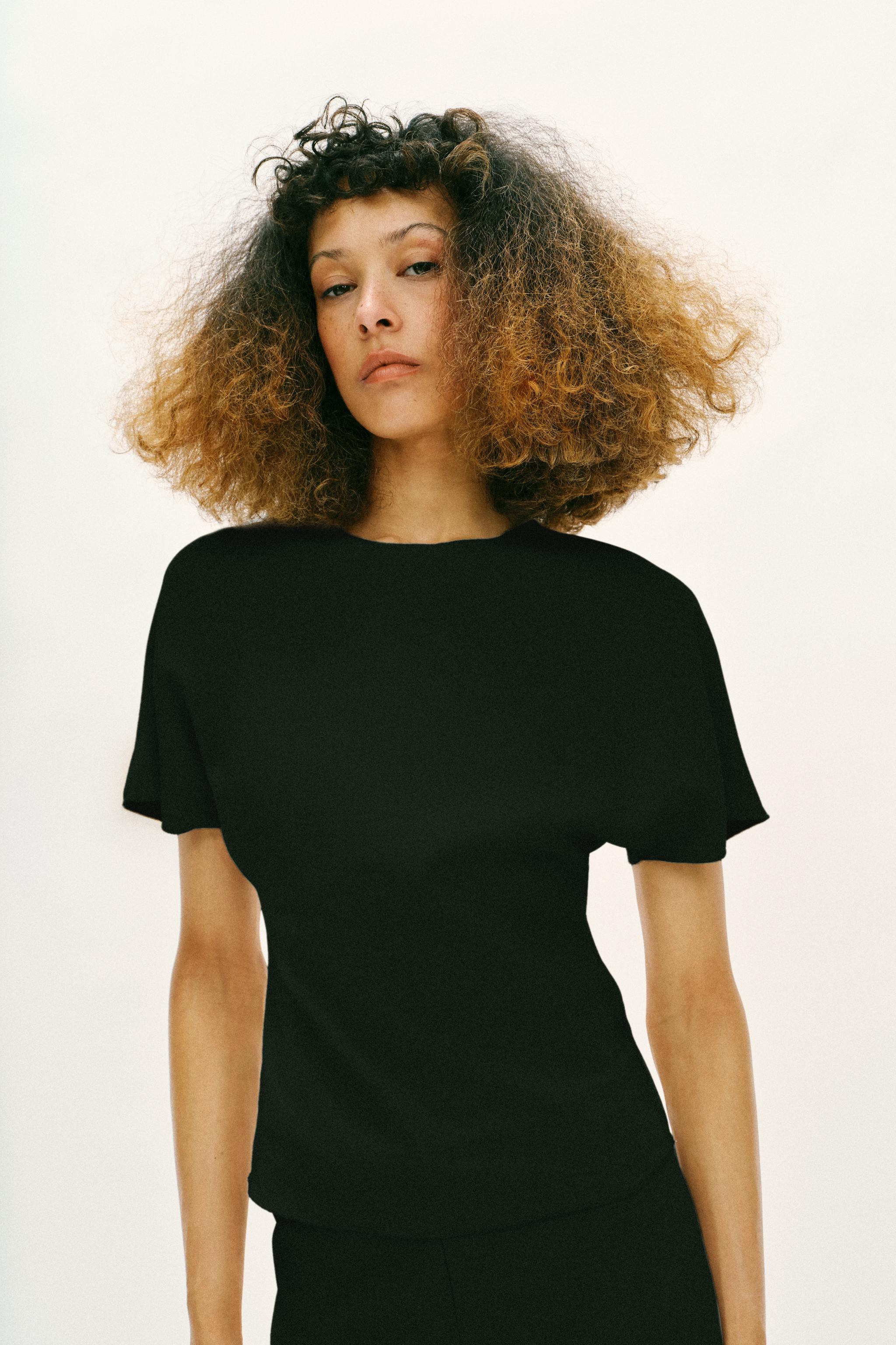 SHORT SLEEVE CUT OUT TOP